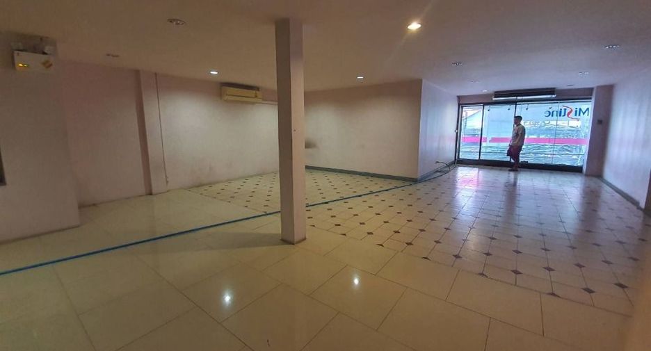 For rent 5 bed retail Space in Suan Luang, Bangkok