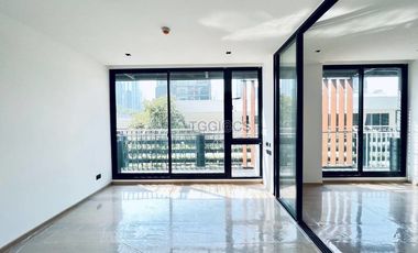 For rent and for sale 1 bed condo in Watthana, Bangkok
