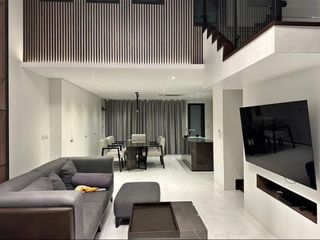 For rent 2 bedrooms townhouse in Yan Nawa, Bangkok