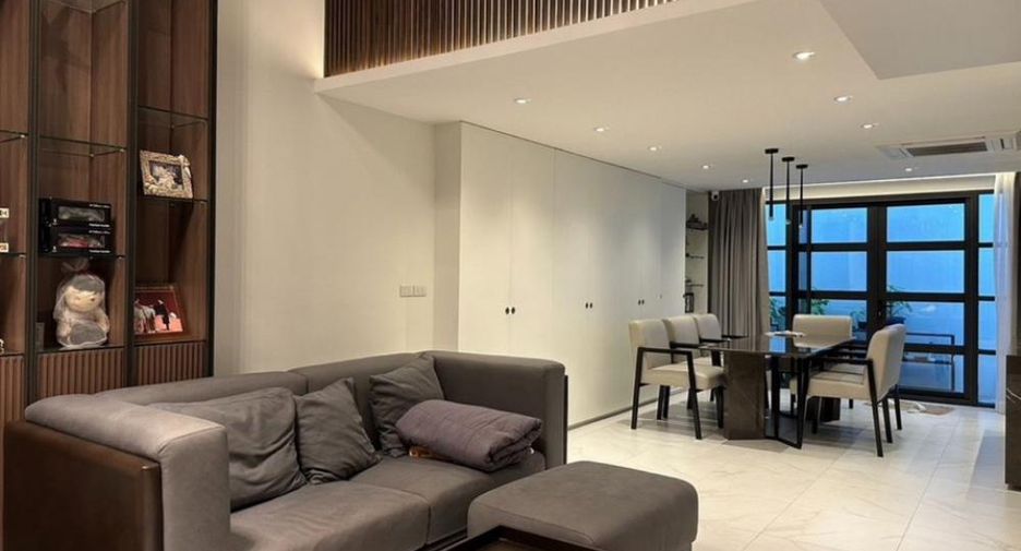 For rent 2 ベッドルーム townhouse in Yan Nawa, Bangkok