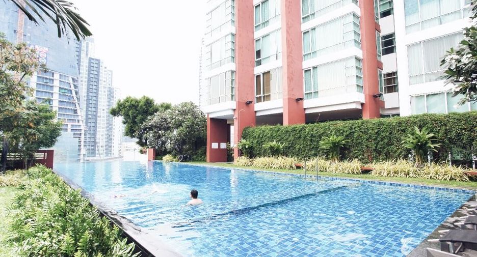 For sale 3 bedrooms condo in Khlong Toei, Bangkok