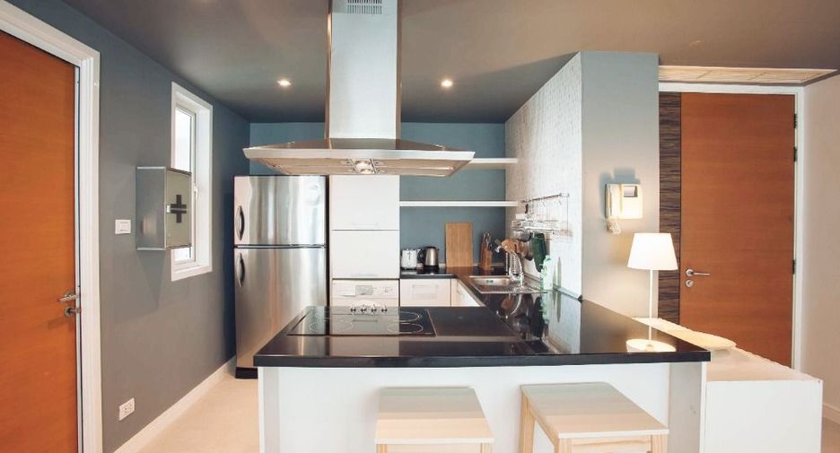 For sale 3 bedrooms condo in Khlong Toei, Bangkok