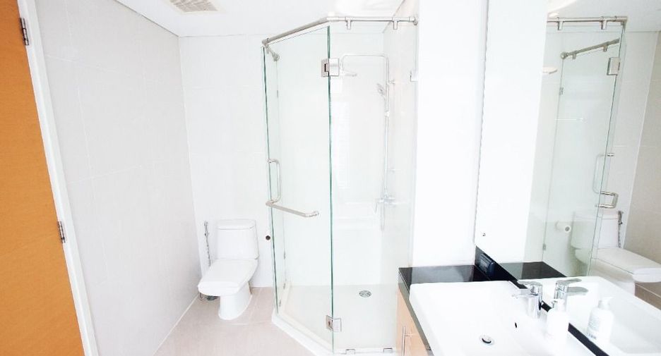 For sale 3 bedrooms condo in Khlong Toei, Bangkok