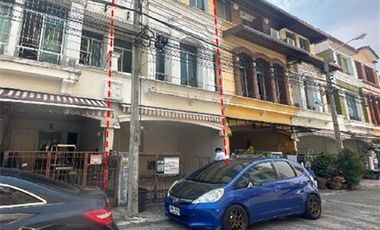 For sale 3 bedrooms townhouse in Mueang Samut Prakan, Samut Prakan