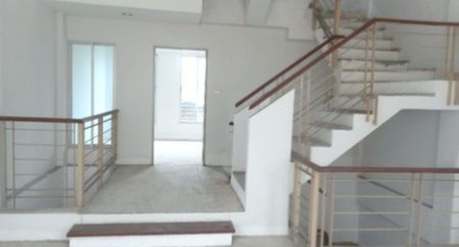 For sale 3 bedrooms townhouse in Mueang Samut Prakan, Samut Prakan