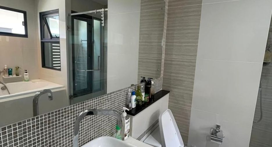 For rent and for sale 4 bedrooms house in Suan Luang, Bangkok