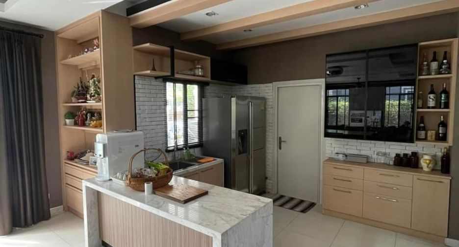 For rent and for sale 4 bedrooms house in Suan Luang, Bangkok