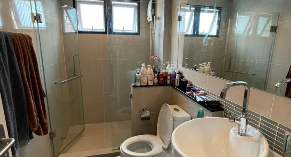 For rent and for sale 4 bedrooms house in Suan Luang, Bangkok