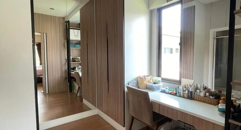 For rent and for sale 4 bedrooms house in Suan Luang, Bangkok
