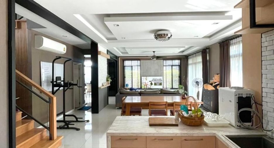 For rent and for sale 4 bedrooms house in Suan Luang, Bangkok