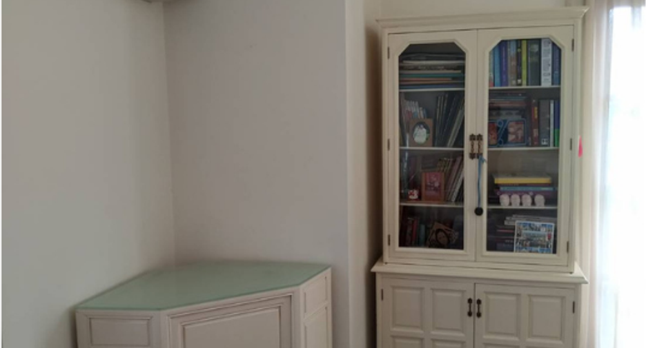 For sale 4 bedrooms house in Phra Khanong, Bangkok
