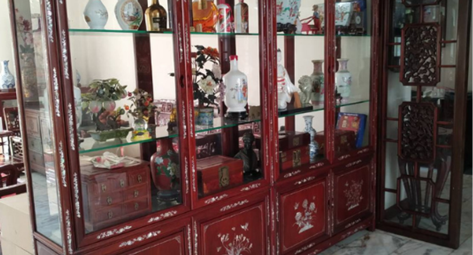 For sale 4 bedrooms house in Phra Khanong, Bangkok
