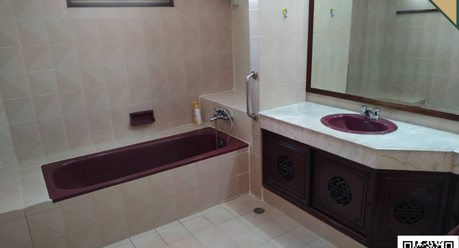 For sale 4 bedrooms house in Phra Khanong, Bangkok