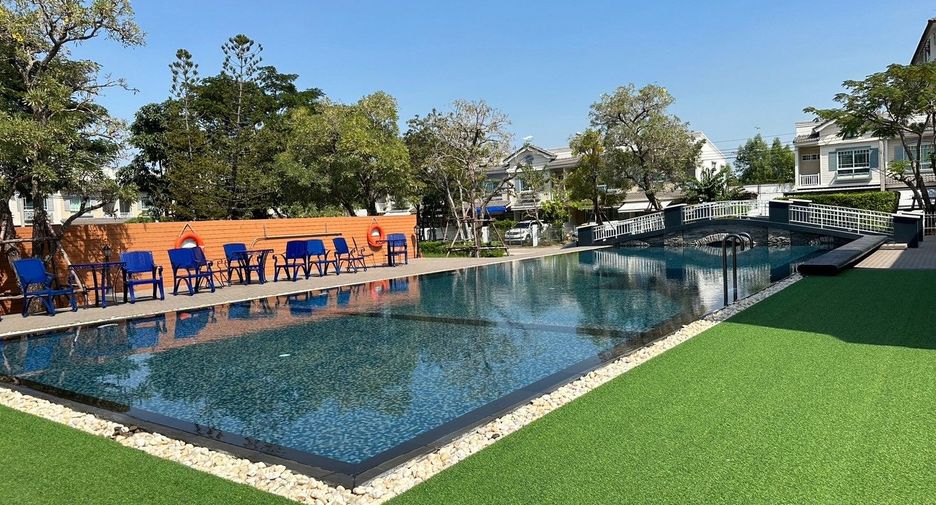 For sale 2 ベッドルーム townhouse in Thung Khru, Bangkok