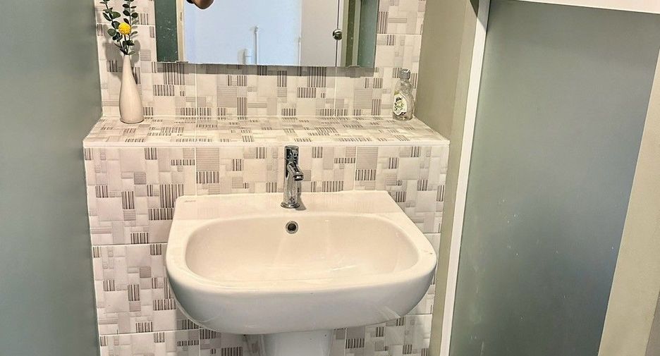 For sale 2 ベッドルーム townhouse in Thung Khru, Bangkok