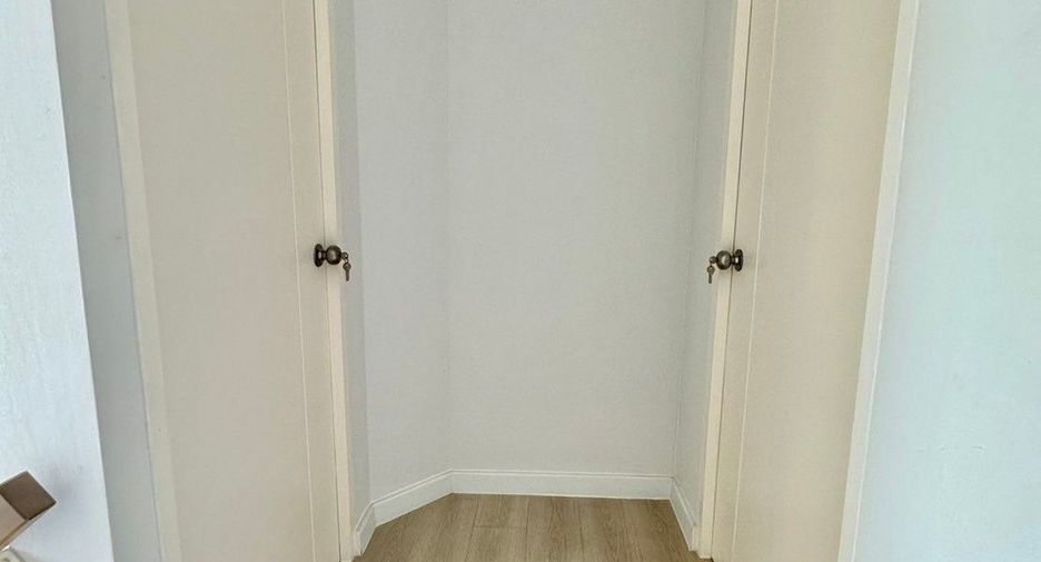 For sale 2 ベッドルーム townhouse in Thung Khru, Bangkok