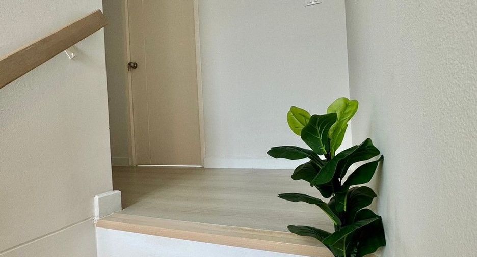 For sale 2 ベッドルーム townhouse in Thung Khru, Bangkok
