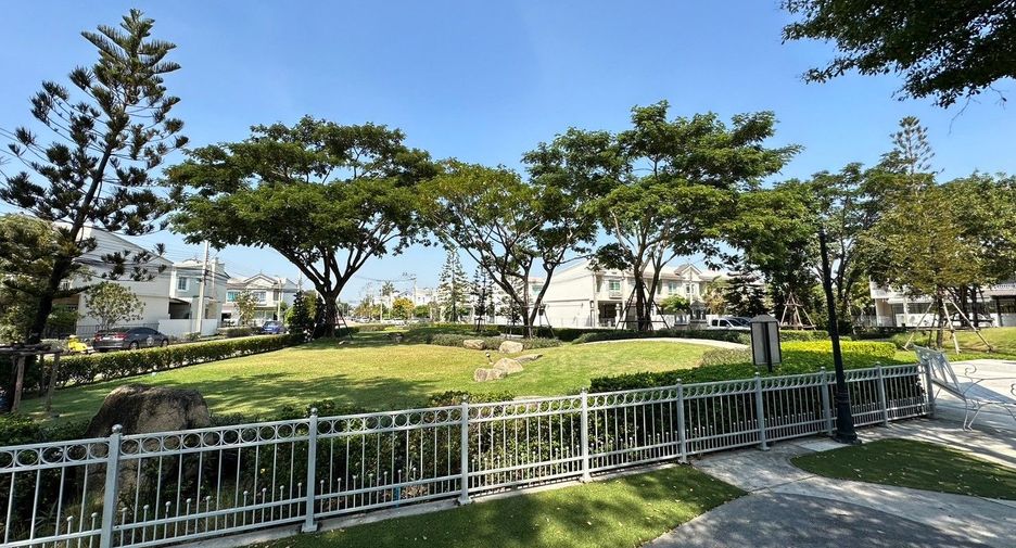 For sale 2 ベッドルーム townhouse in Thung Khru, Bangkok