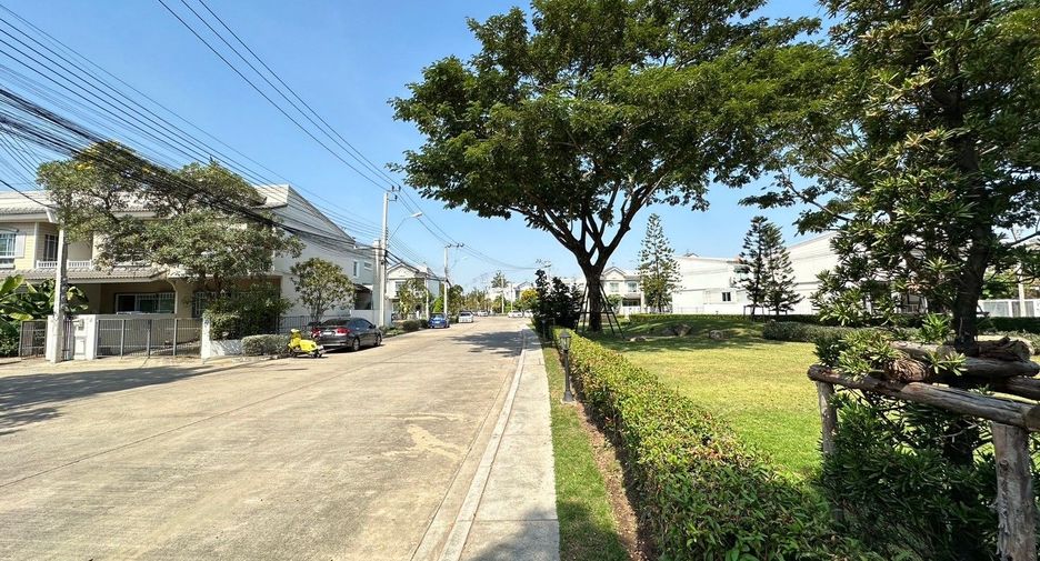 For sale 2 ベッドルーム townhouse in Thung Khru, Bangkok
