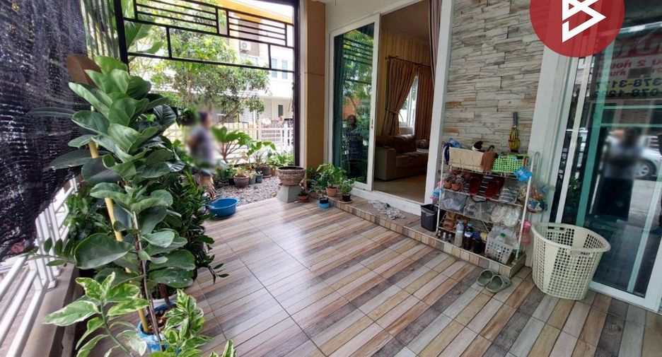 For sale 4 bed townhouse in Saphan Sung, Bangkok