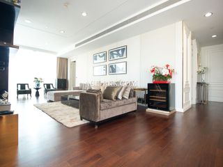 For rent 3 bedrooms condo in Khlong Toei, Bangkok