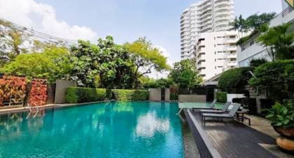 For rent 4 bedrooms condo in Sathon, Bangkok