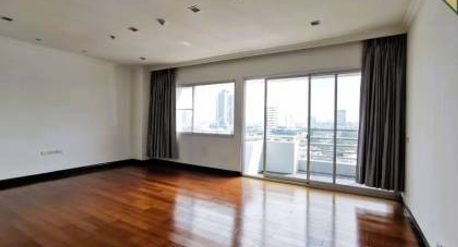For rent 4 bedrooms condo in Sathon, Bangkok