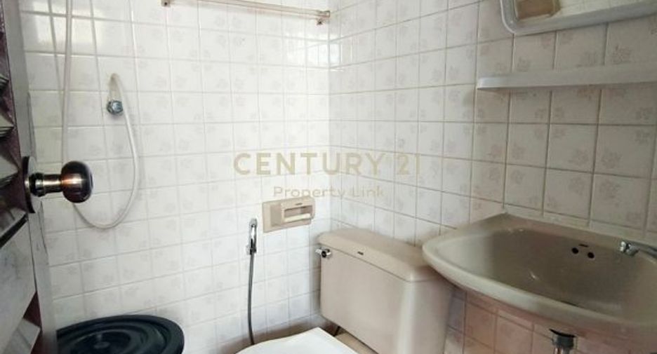 For rent retail Space in Din Daeng, Bangkok