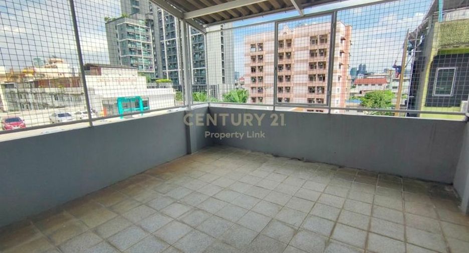For rent retail Space in Din Daeng, Bangkok