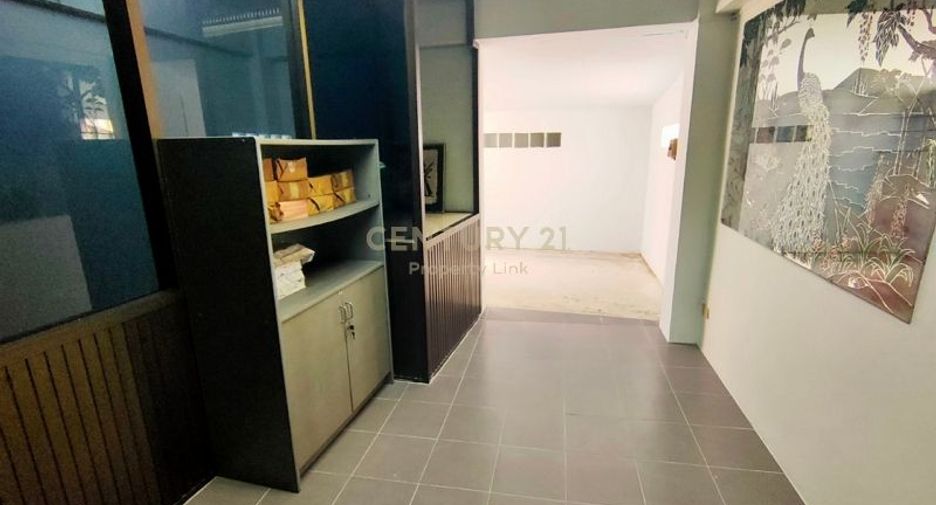 For rent retail Space in Din Daeng, Bangkok