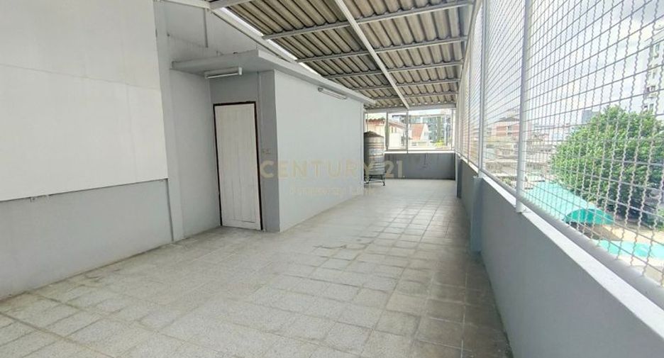 For rent retail Space in Din Daeng, Bangkok