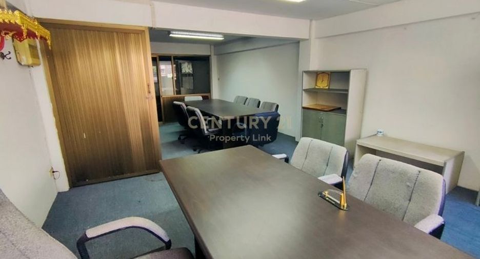 For rent retail Space in Din Daeng, Bangkok