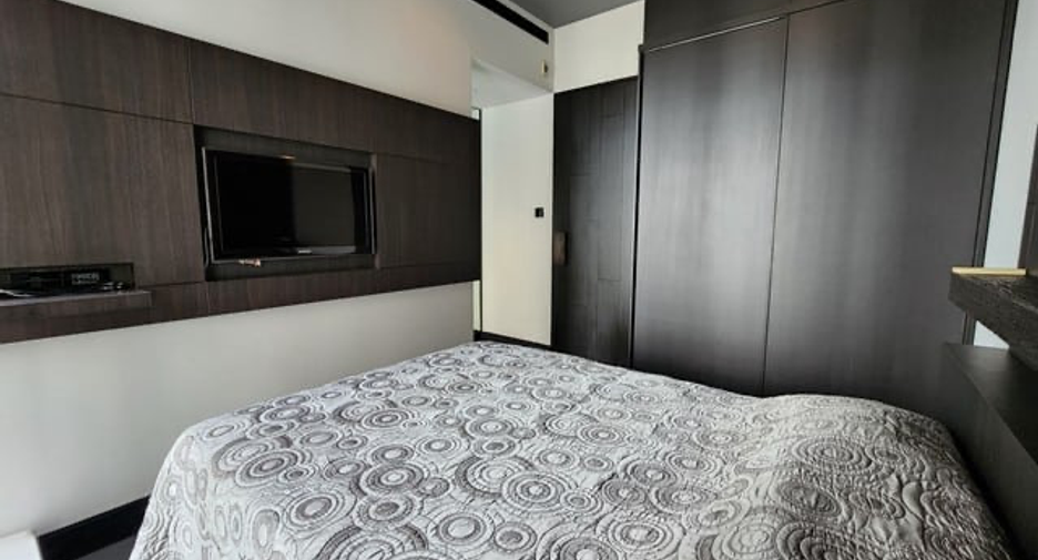 For rent 3 bedrooms condo in Sathon, Bangkok