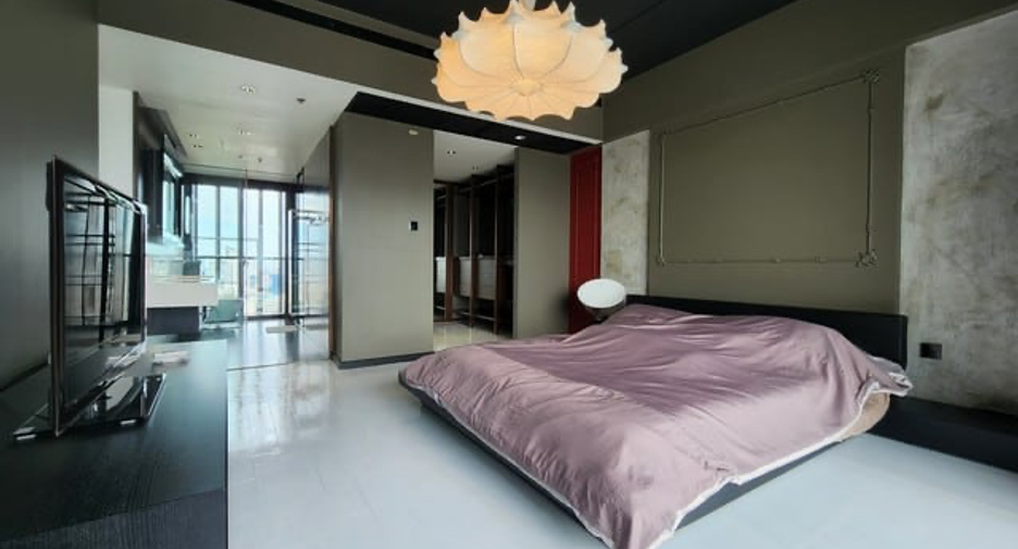 For rent 3 bedrooms condo in Sathon, Bangkok