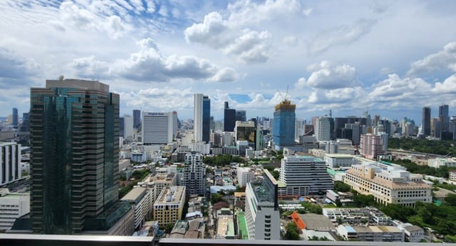 For rent 3 bedrooms condo in Sathon, Bangkok