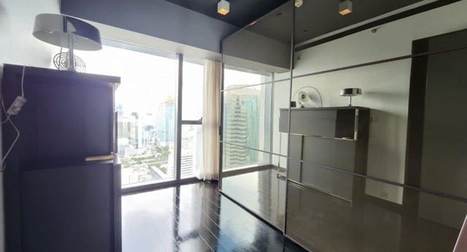 For rent 3 bedrooms condo in Sathon, Bangkok