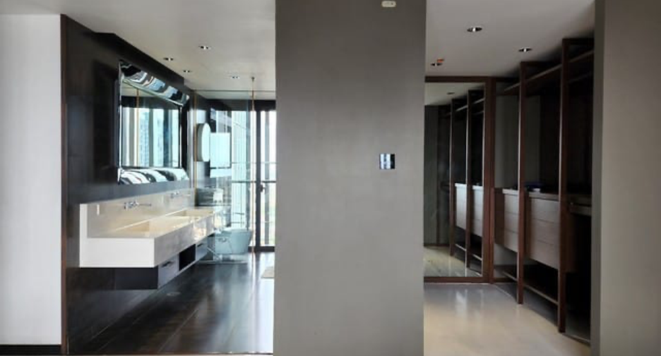 For rent 3 bedrooms condo in Sathon, Bangkok