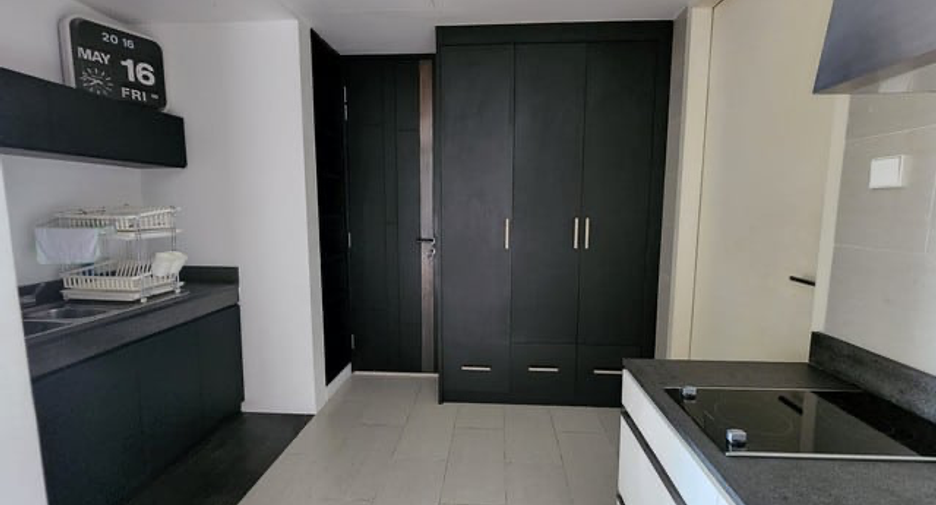 For rent 3 bedrooms condo in Sathon, Bangkok