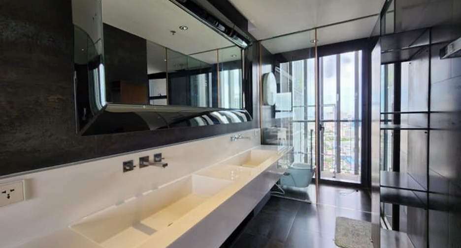 For rent 3 bedrooms condo in Sathon, Bangkok