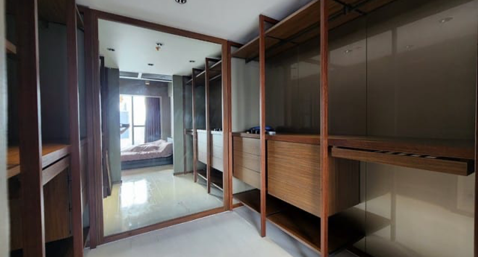 For rent 3 bedrooms condo in Sathon, Bangkok