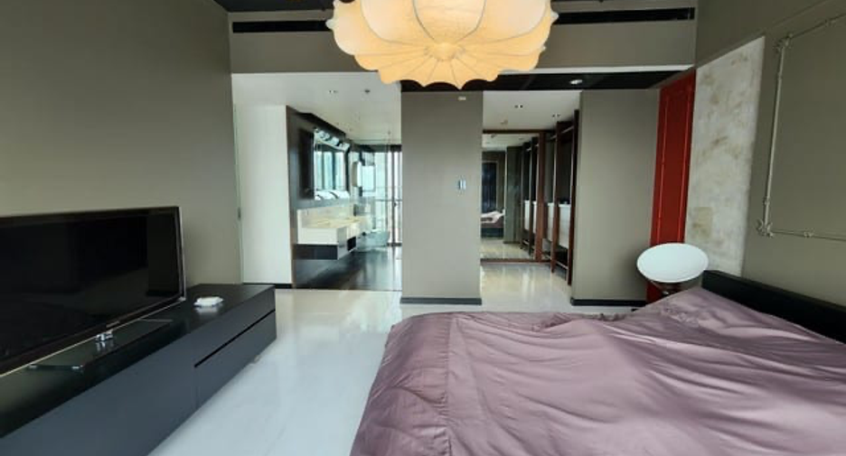 For rent 3 bedrooms condo in Sathon, Bangkok