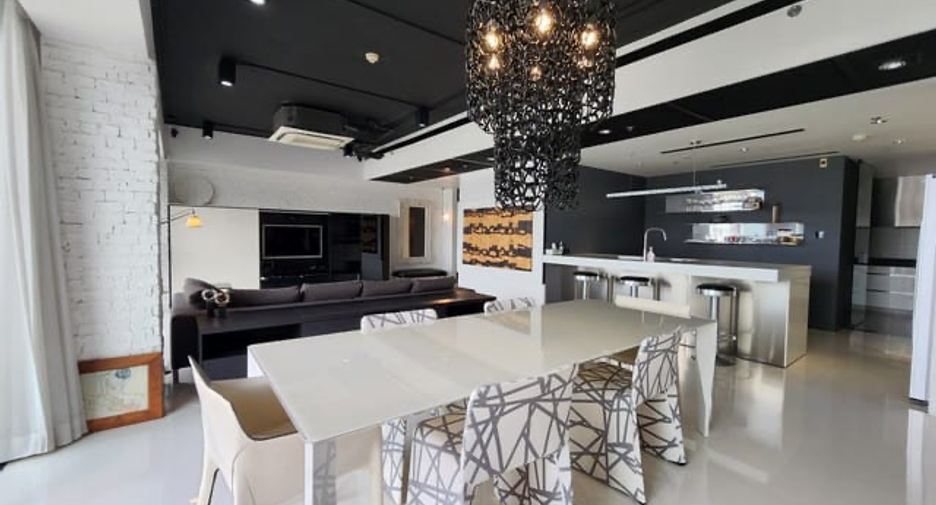 For rent 3 bedrooms condo in Sathon, Bangkok
