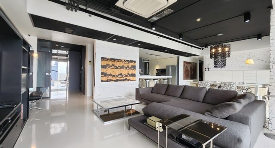 For rent 3 bedrooms condo in Sathon, Bangkok