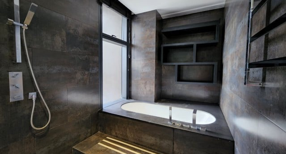 For rent 3 bedrooms condo in Sathon, Bangkok