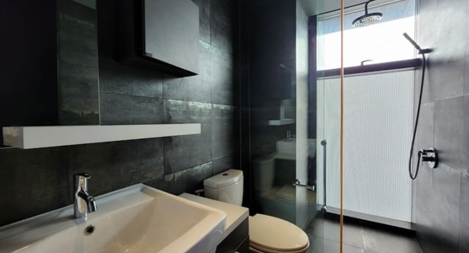 For rent 3 bedrooms condo in Sathon, Bangkok