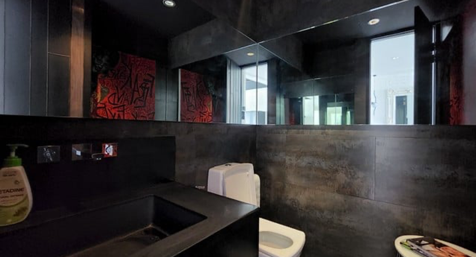 For rent 3 bedrooms condo in Sathon, Bangkok