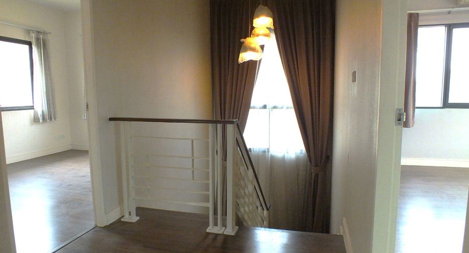 Продажа 4 спальни дом в Mueang Pathum Thani, Патумтани