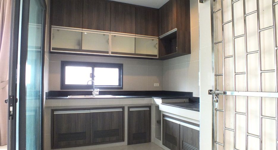 Продажа 4 спальни дом в Mueang Pathum Thani, Патумтани