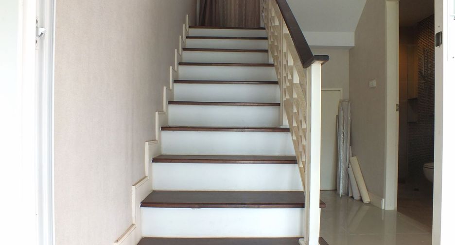 Продажа 4 спальни дом в Mueang Pathum Thani, Патумтани