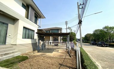出售 4 卧室 独立屋 在 Mueang Pathum Thani, Pathum Thani